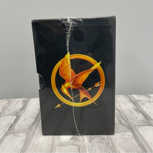 Hunger Games Trilogy Series Books 1 - 3 Box Set by Suzanne Collins - NEW! - Picture 2 of 6